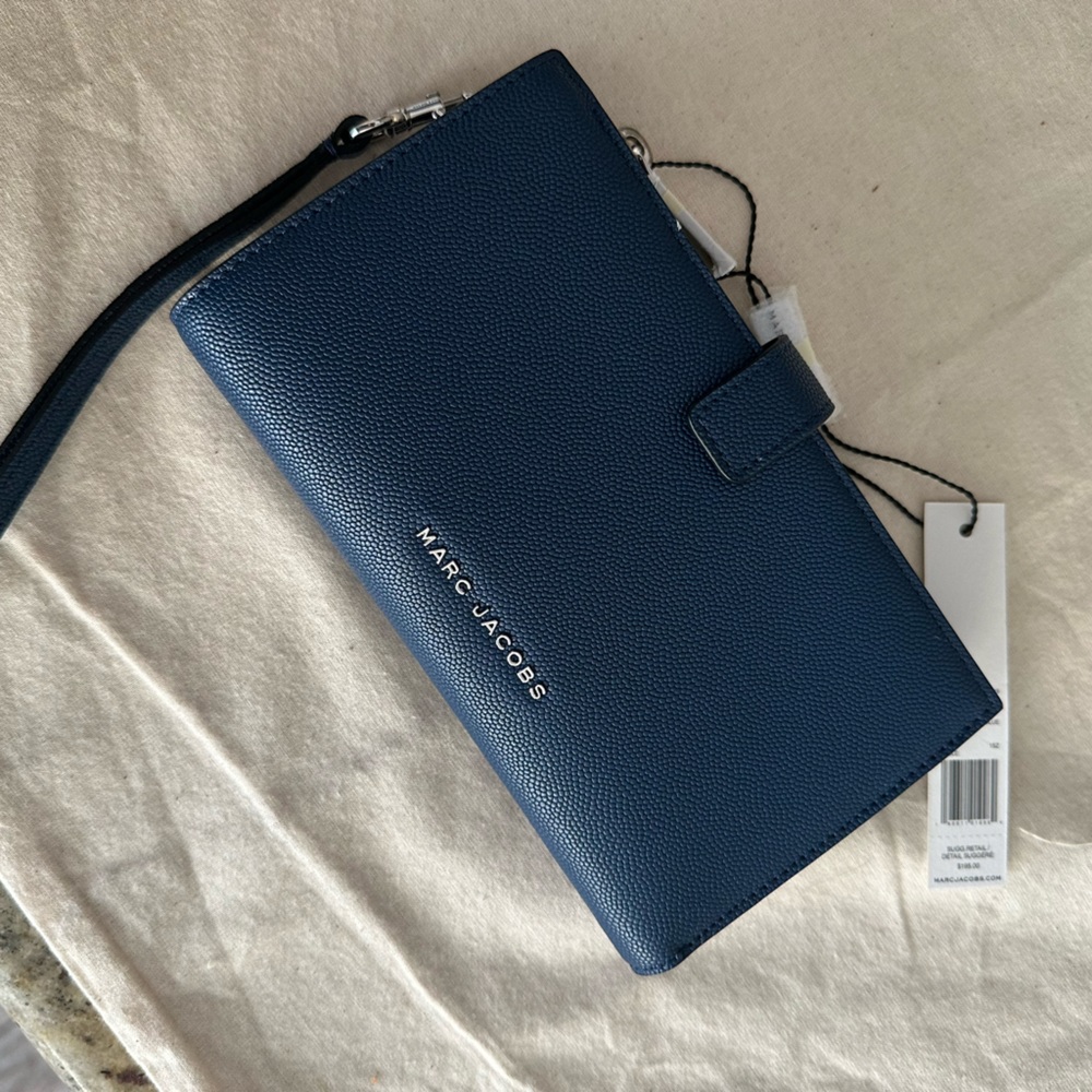 New Marc Jacob phone wristlet - Picture 3 of 9